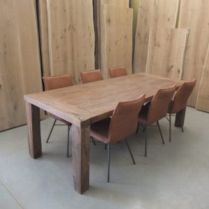 Robuuste teak tafel met rechte poot ‘exclusive’